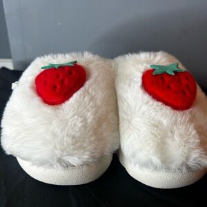 NWT Strawberry Shortcake Girl’s Fuzzy Slippers